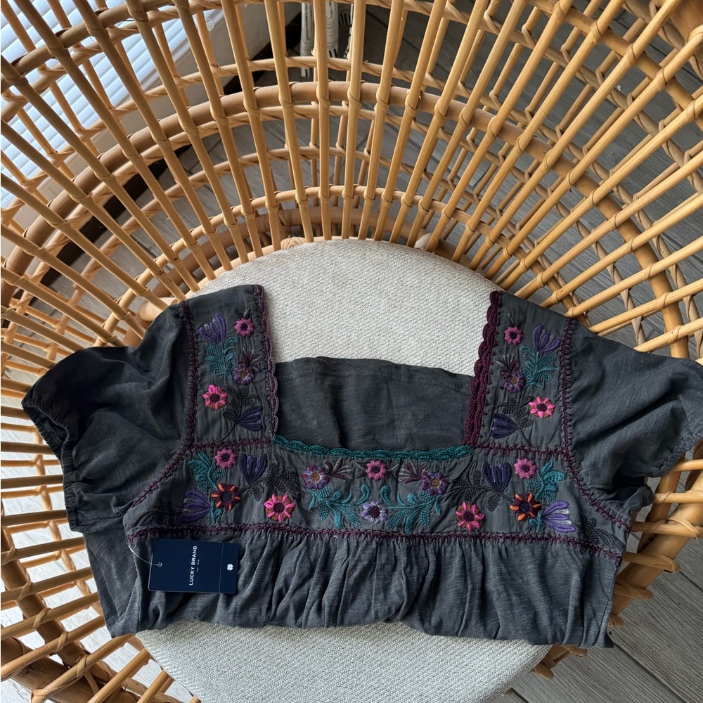 NWT Lucky Brand - Embroidered Gray Blouse with Floral Design - Picture 2 of 7